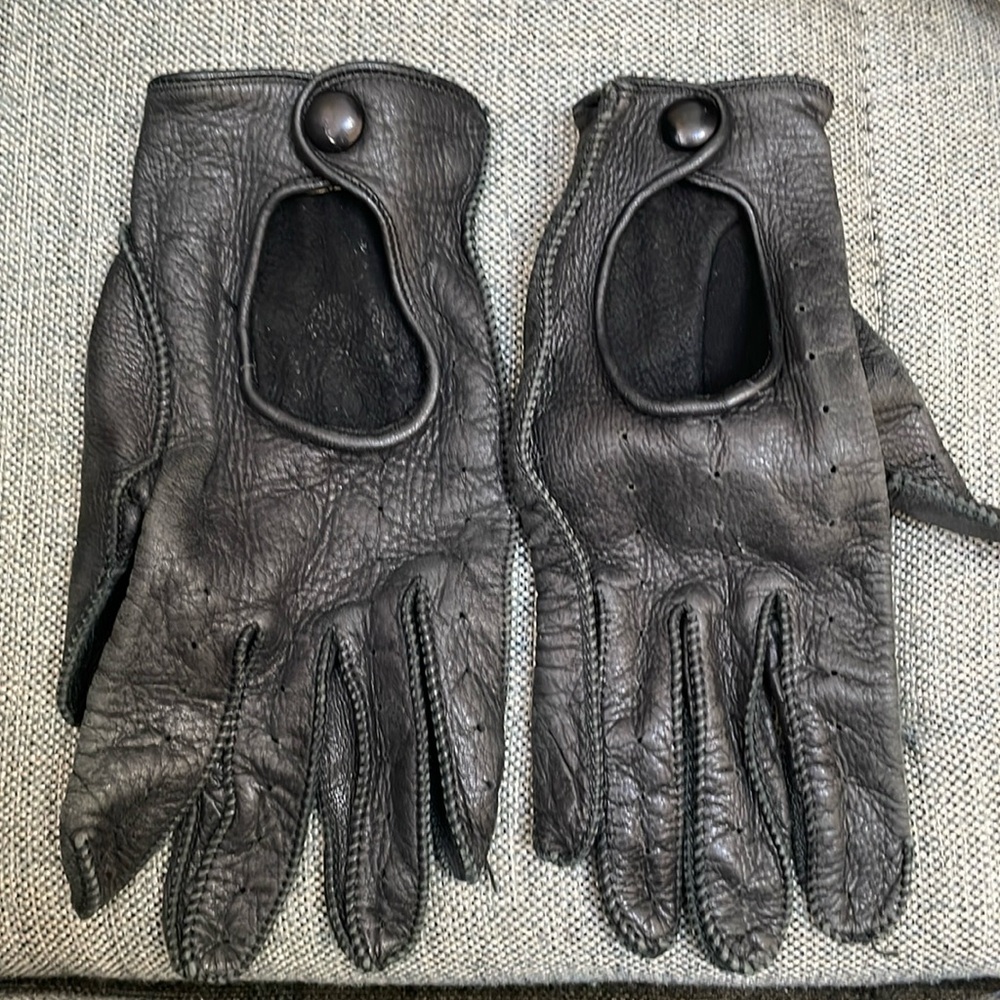 Leather riding gloves